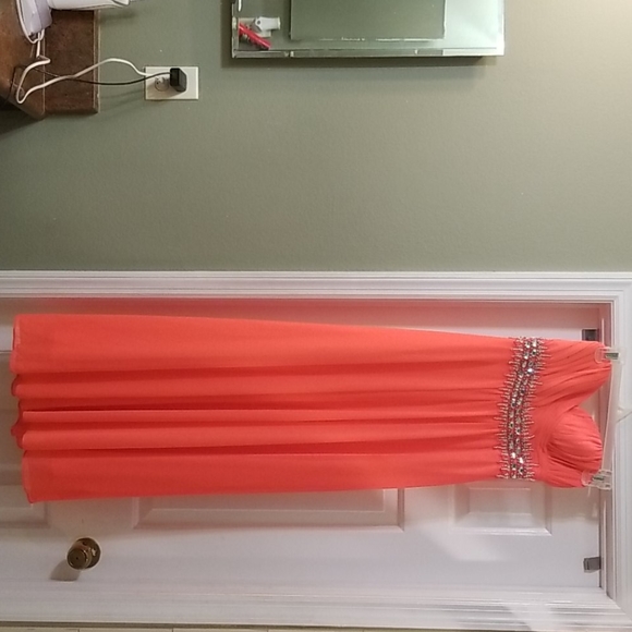 Dress - Picture 1 of 4